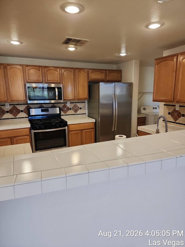 Building Photo - 664 Peachy Canyon Cir