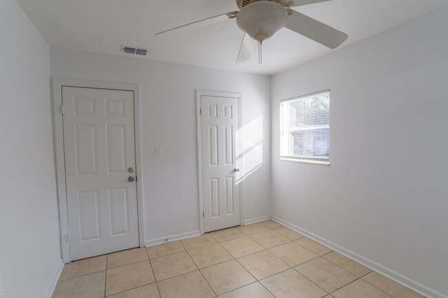 Building Photo - 5422 Lake Underhill Rd