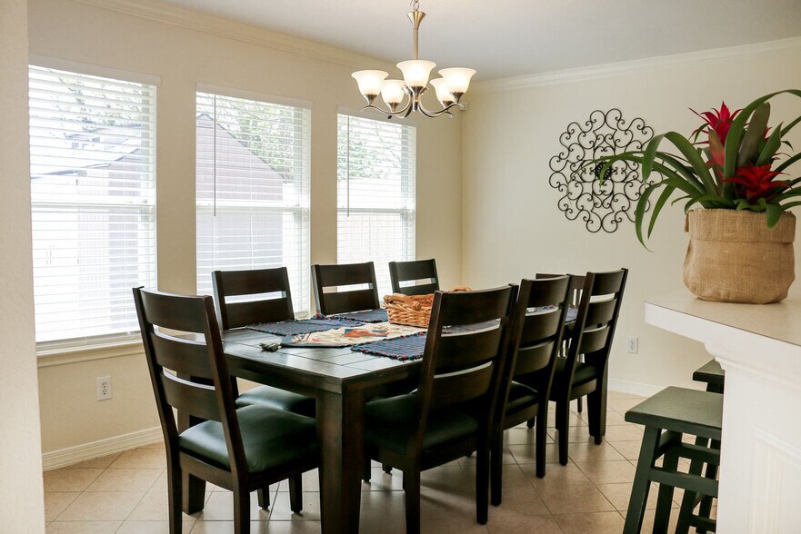 Building Photo - 5603 Tiger Lilly Way