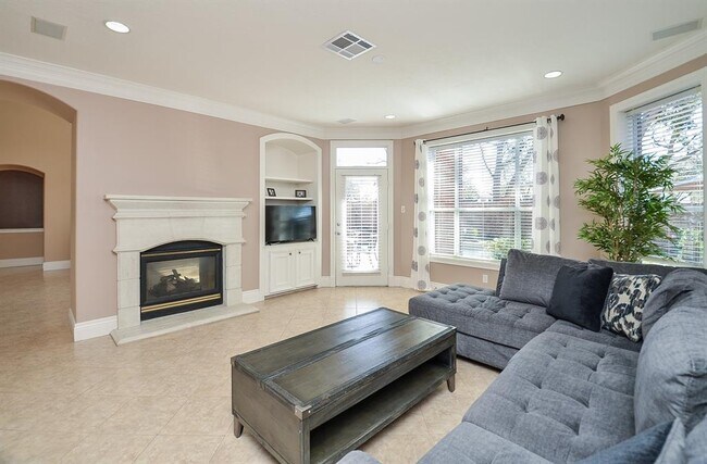 Building Photo - 5835 Stratford Gardens Dr