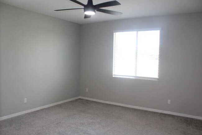 Building Photo - 35966 W Santa Monica Ave