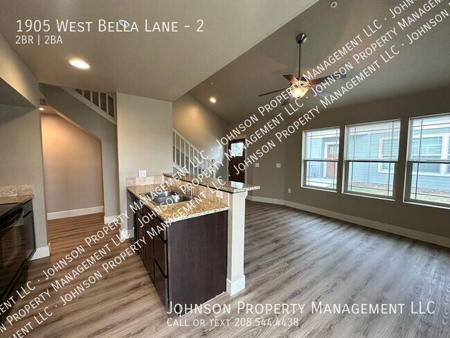Building Photo - 1905 W Bella Ln