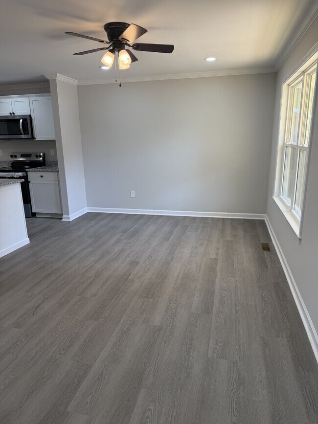 Building Photo - Pet-Friendly Charming 3-Bedroom, 2-Bath Home on Harrison Ave – Your Cozy Retreat Awaits!"