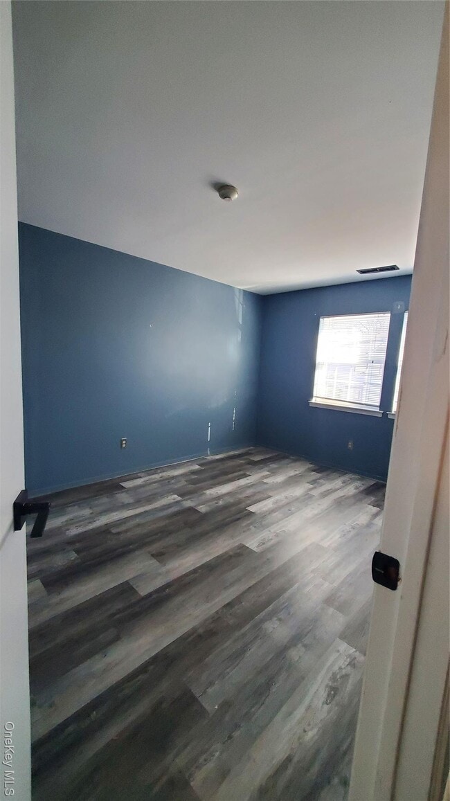 Building Photo - 1404 Sara Cir