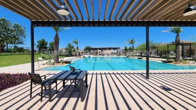 Building Photo - 14374 Palm Ridge