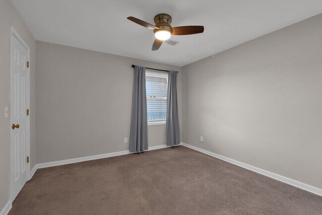 Building Photo - **A RARE FIND - GREEN HILLS CONDO WITH QUI...