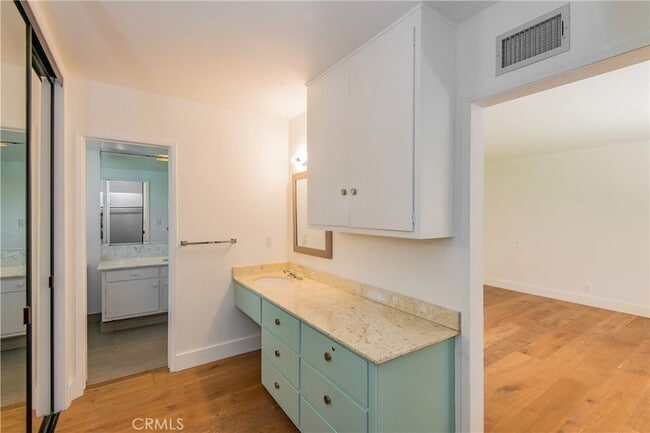 Building Photo - 13104 Magnolia Blvd