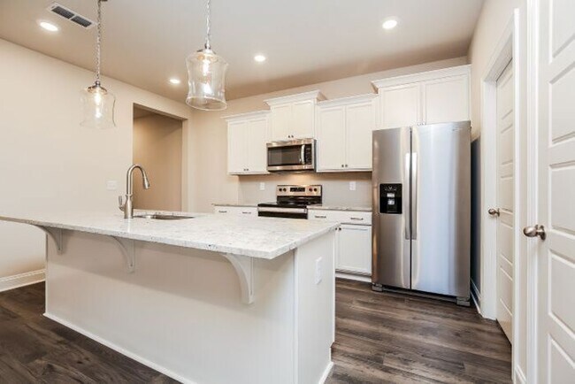 Building Photo - 2508 Elmcroft Ave