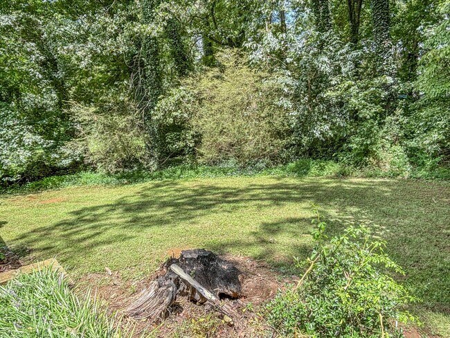 Building Photo - Renovated Brick Ranch w/Basement