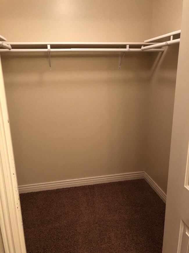 Building Photo - Duplex Available In Gorgeous Holiday Area