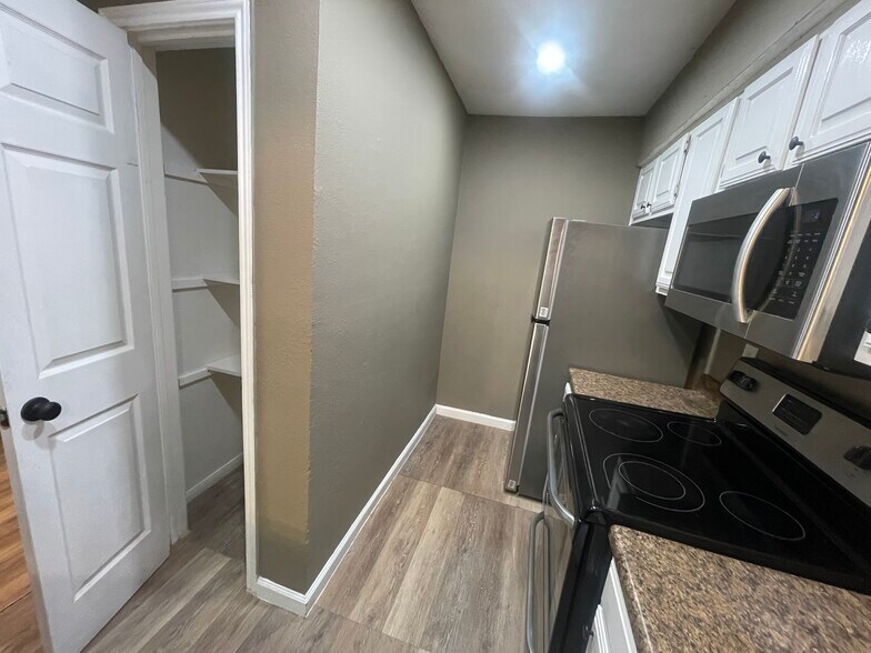 Building Photo - 8545 Midpark Rd