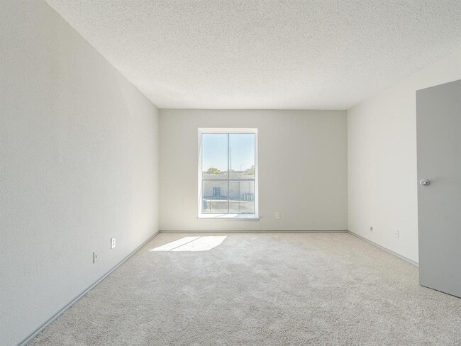 Building Photo - 11450 Audelia Rd