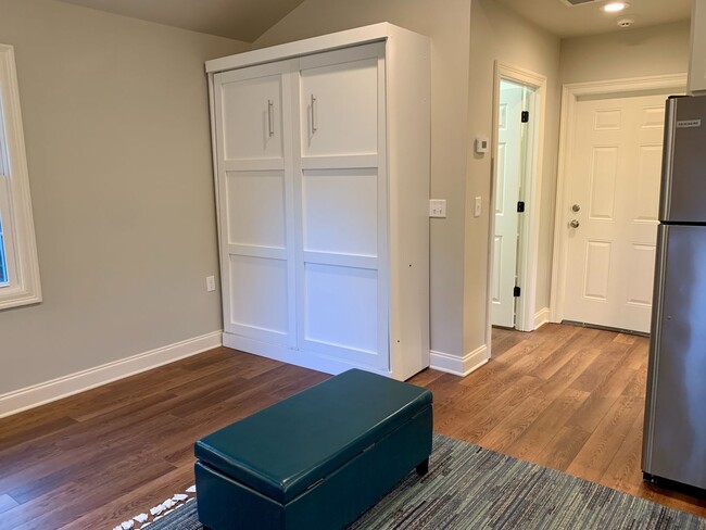Building Photo - Fondren Studio Apartment - Furnished and U...