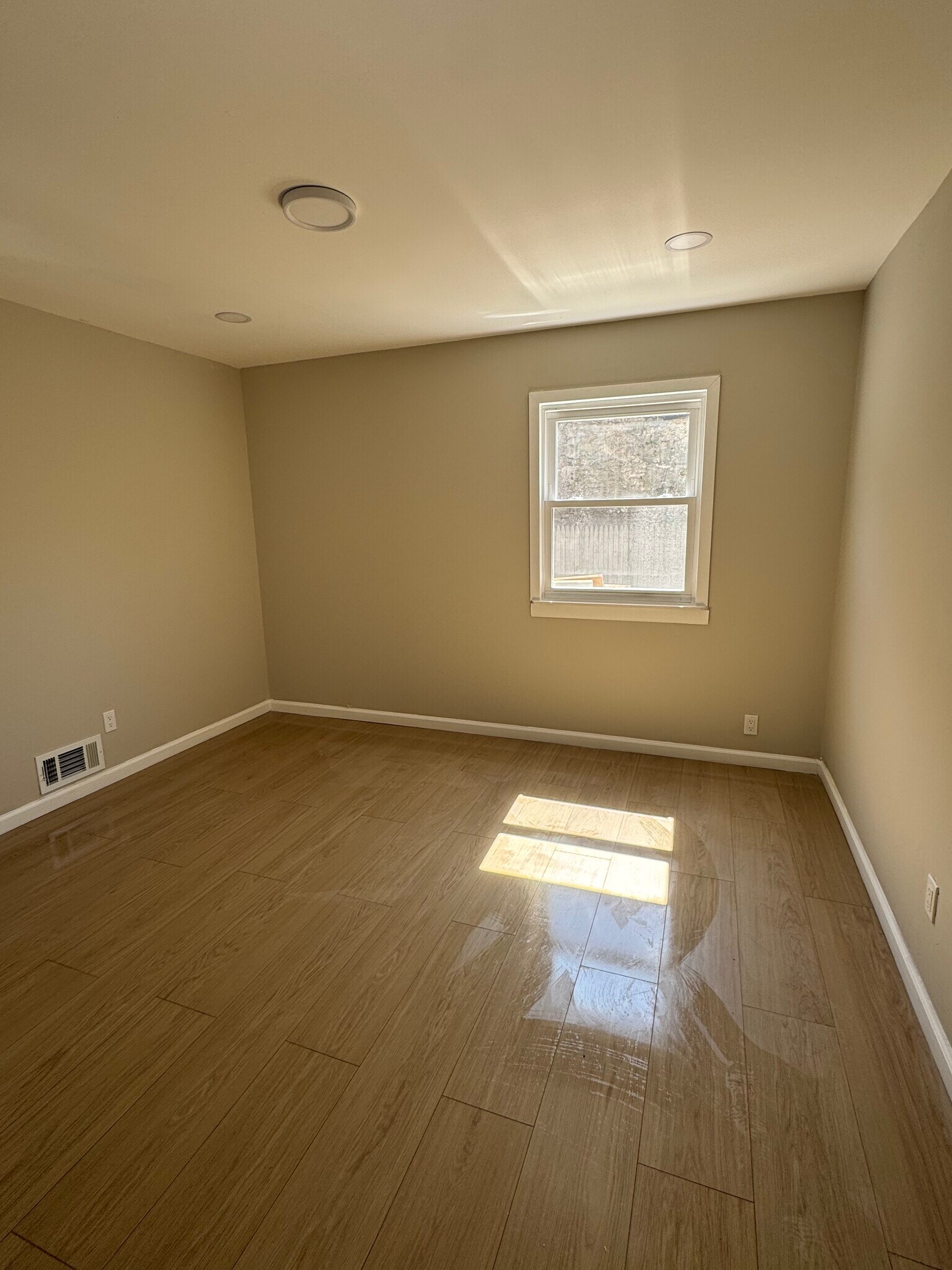 Building Photo - 160 Boston Ave