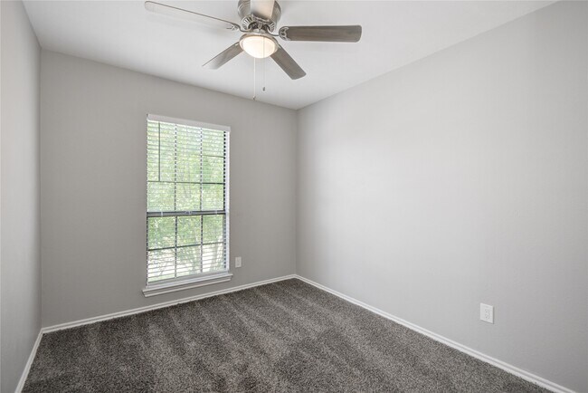 Building Photo - 20403 White Poplar Dr