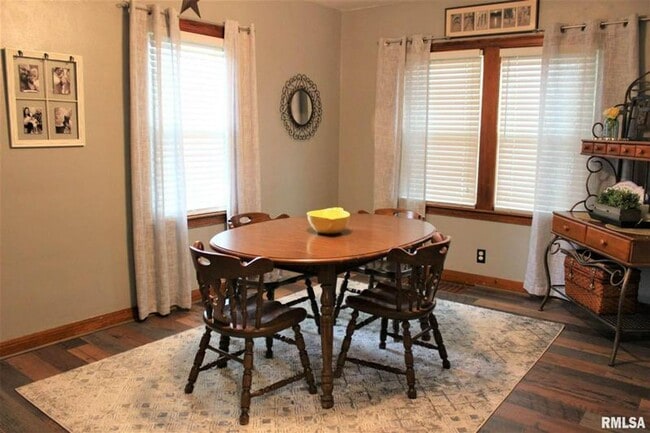 Building Photo - 3 bedroom in the Heart of Moline