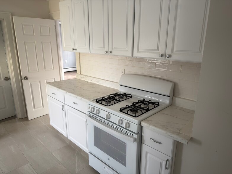 Building Photo - 462 Jackson Ave