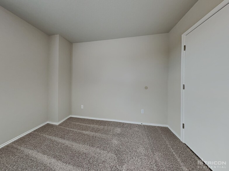 Building Photo - 5232 Saddle Clb Dr