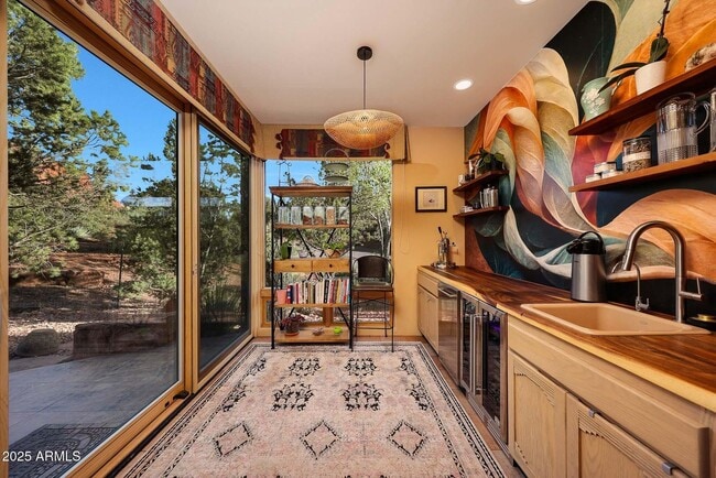 Building Photo - FULLY FURNISHED SEDONA DREAM HOME AWAITS