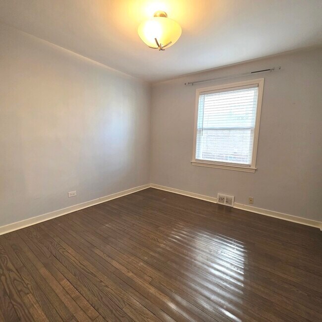 Building Photo - 8845 Bronx Ave