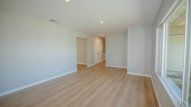Building Photo - Fully Upgraded Mira Mesa Home w/solar panels, Garage, Washer/Dryer & Private Yard