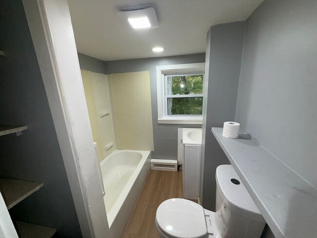 Building Photo - Price Drop!! 3rd Floor Amesbury 2 Bedroom+Office