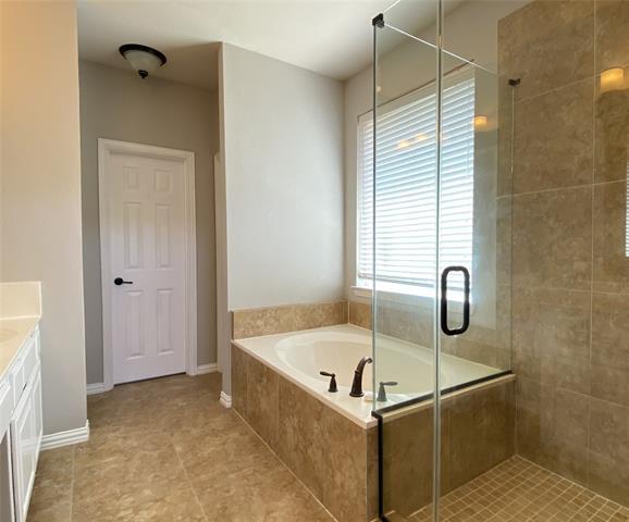Building Photo - 15861 Twin Cove Dr