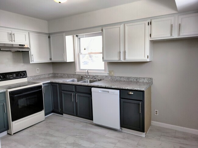 Kitchen - 1004 Gould Rd