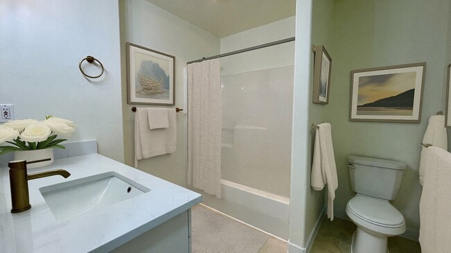 Building Photo - MOVE-IN READY LUXURY RENTAL - Beautifully Renovated 3 Bedroom, 2 Bathroom Duplex in Quiet Cul-de-...