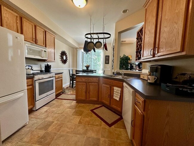 Building Photo - 3334 Bromley Ln