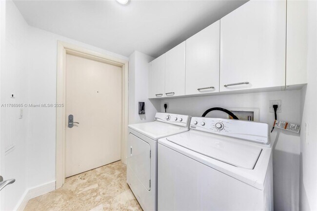 Building Photo - 17001 Collins Ave