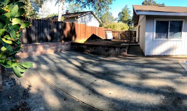 Building Photo - Beautifully Maintained 3BR Home in a Safe, Family-Friendly Community