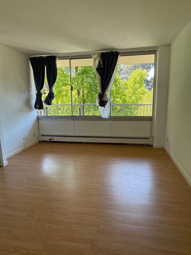 Building Photo - 1 Bed, 1 Bath Condo in Prime Belmont Location
