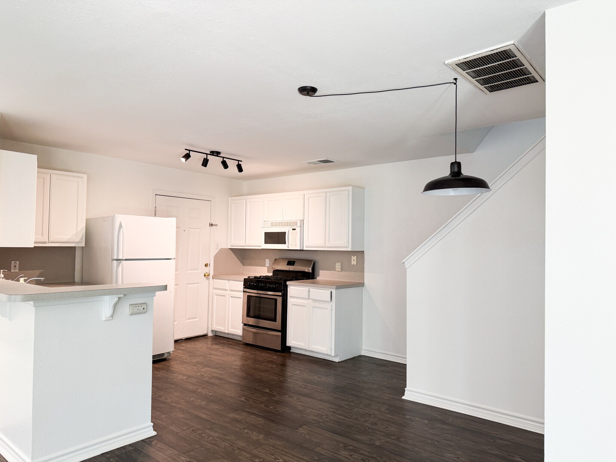 Building Photo - 2902 Kestrel Dr