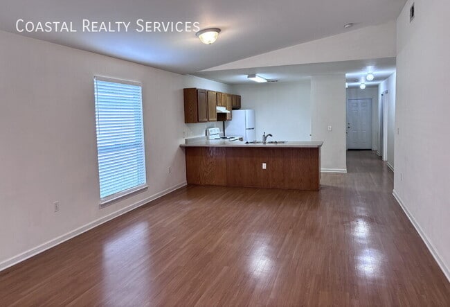 Building Photo - 64 7th Ave