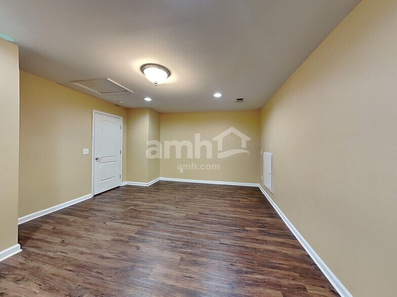 Building Photo - 300 Dunnwood Loop