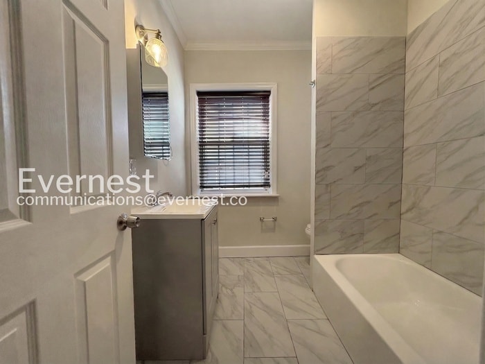 Building Photo - 1210 E 36th St