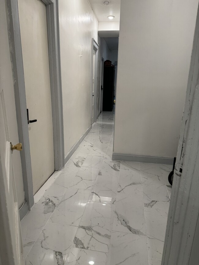 Building Photo - 535 E 29th St