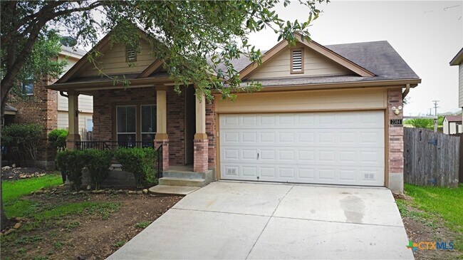 Building Photo - 2384 Medina Dr