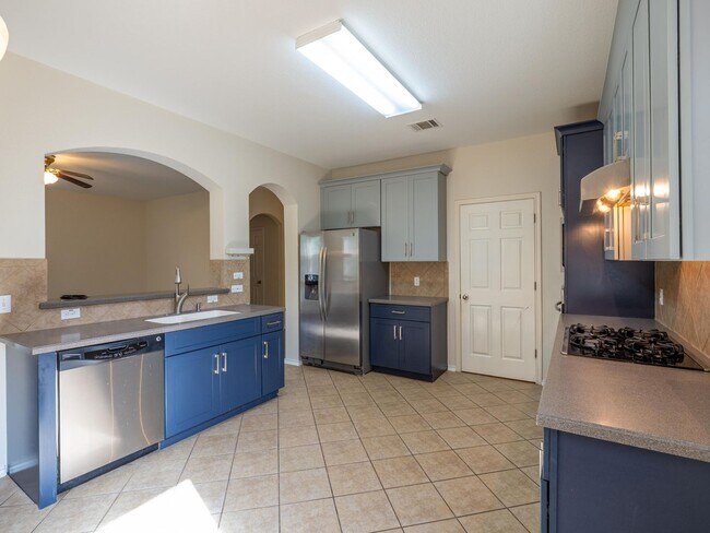 Building Photo - 1710 Lomita Dr