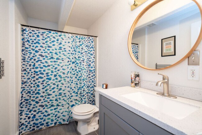 Building Photo - Beautiful and spacious 5 bedroom home located near Long Pond Reservoir in NE Fort Collins