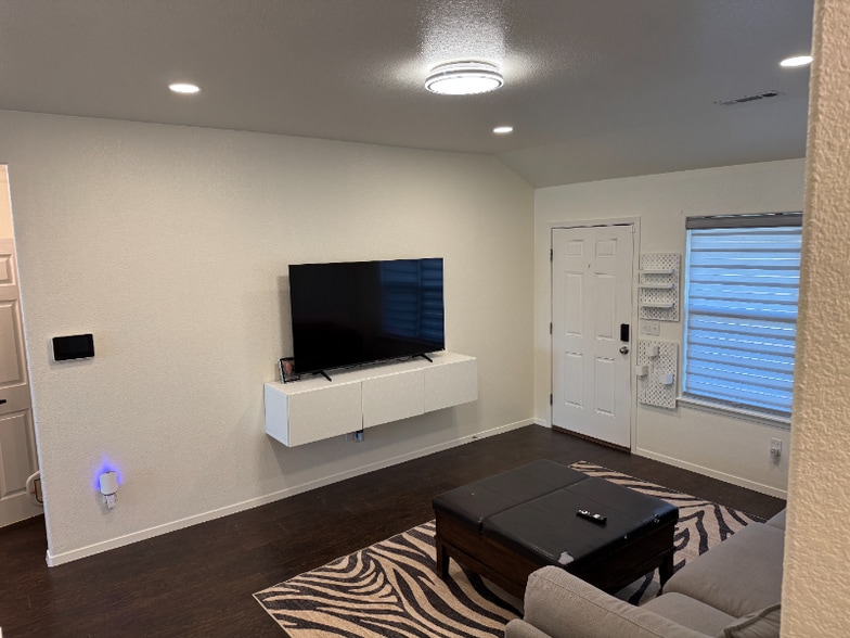 Building Photo - 809 NW 67th Ave