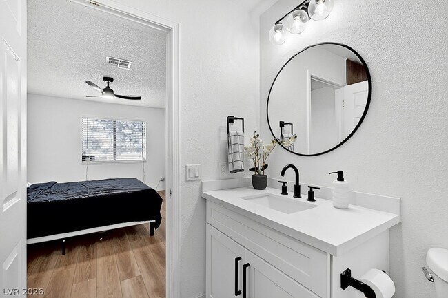 Building Photo - 5576 W Rochelle Ave.