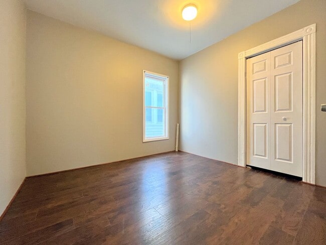 Building Photo - 116 Hawley St