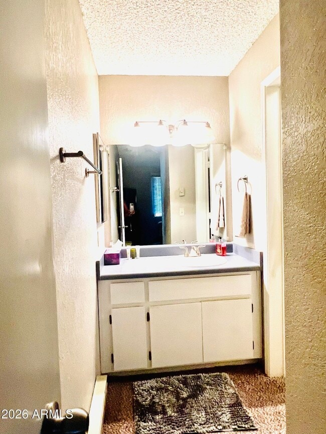 Building Photo - 2700 S White Mountain Rd