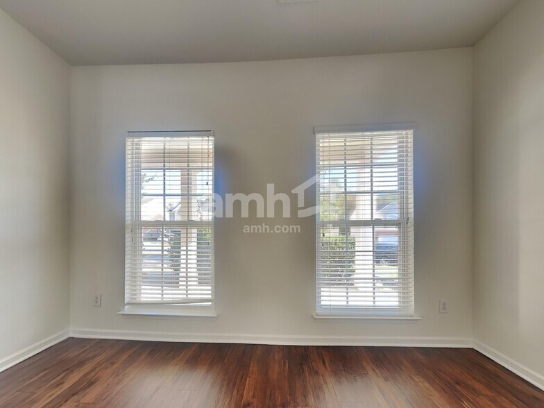 Building Photo - 10524 Dominion Village Dr