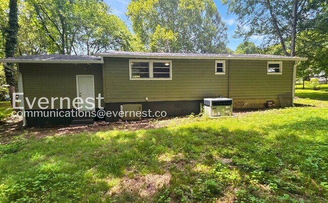 Building Photo - 2 Bed/1 Bath Home with Modern Amenities / Available Now!