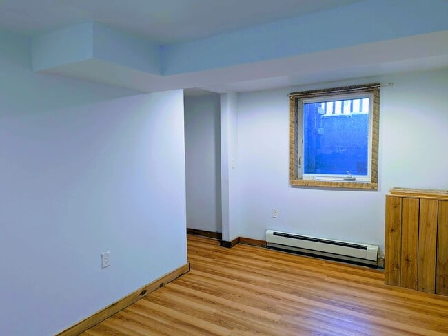 Building Photo - 1327 6th Ave
