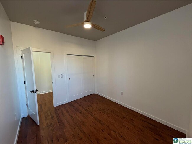 Building Photo - 711 W Chew St