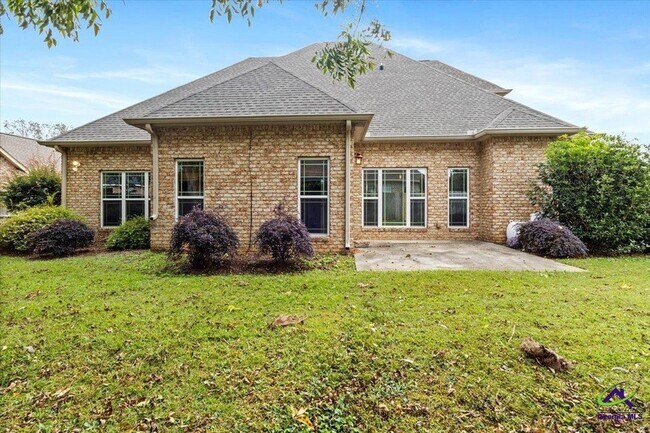 Building Photo - 300 Cheshire Dr